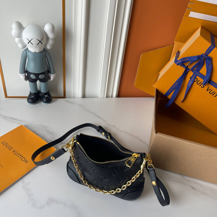 Four-leaf clover mini horn handbag