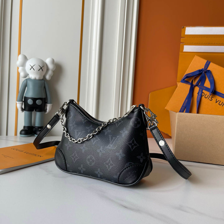 Two-tone four-leaf clover print horn handbag