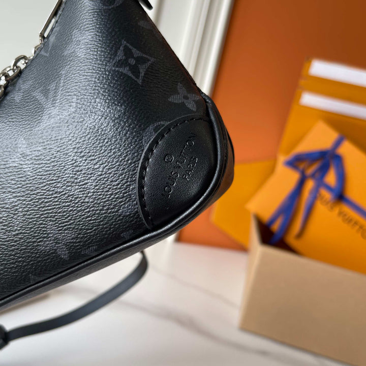 Two-tone four-leaf clover print horn handbag