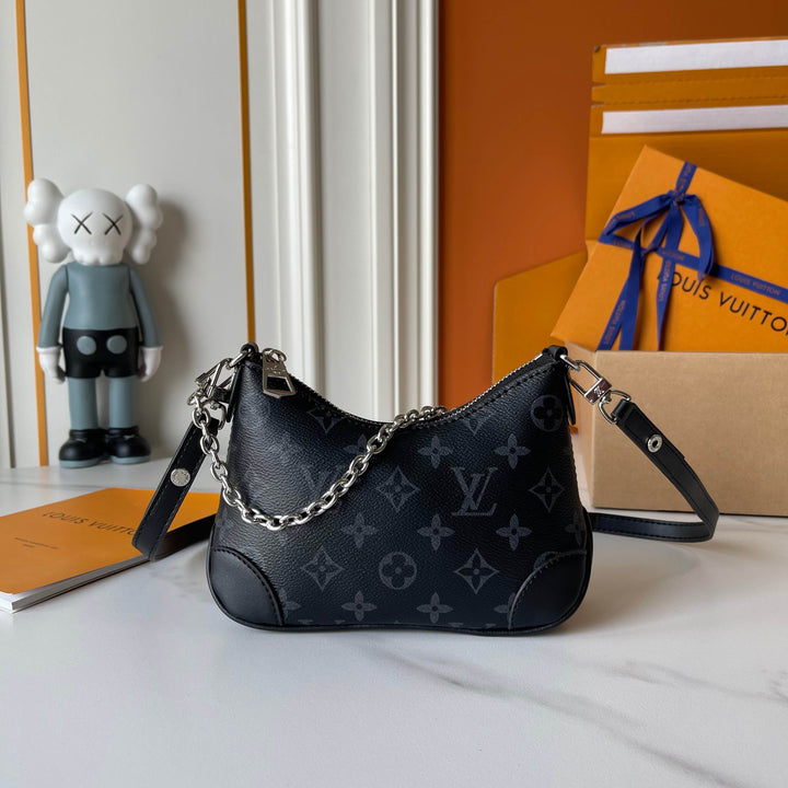 Two-tone four-leaf clover print horn handbag