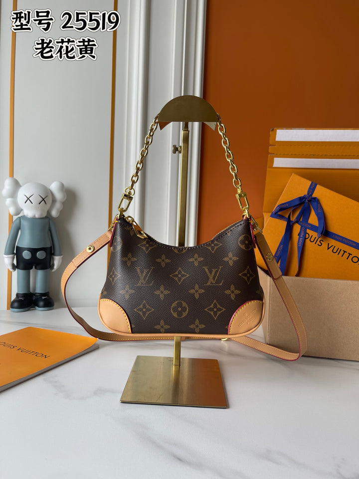 Two-tone four-leaf clover print horn handbag
