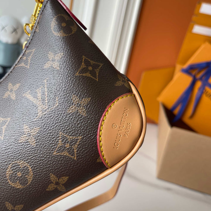 Two-tone four-leaf clover print horn handbag
