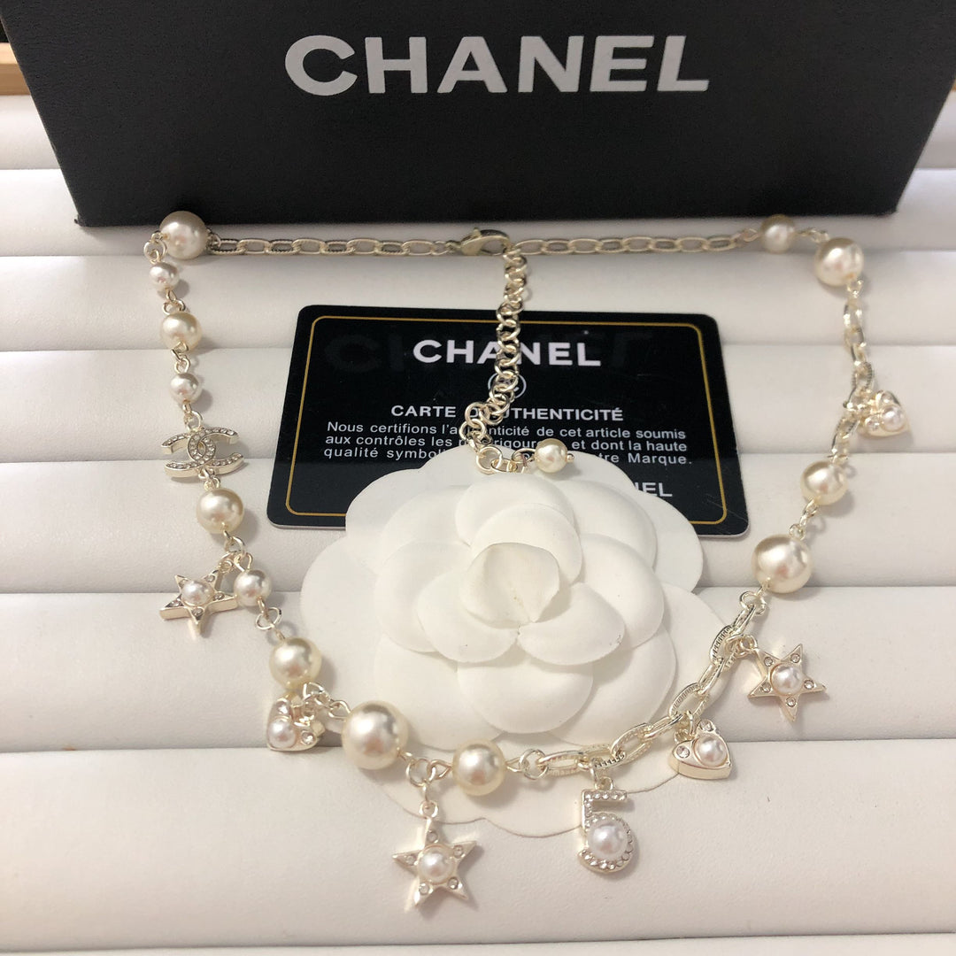 Multi-Element Combination Pearl Necklace