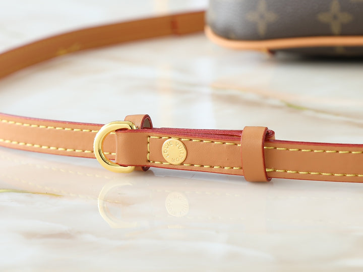 New mini horn bag with retro pattern design