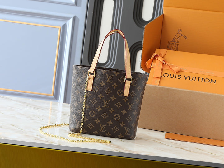 New iconic letter tote bag