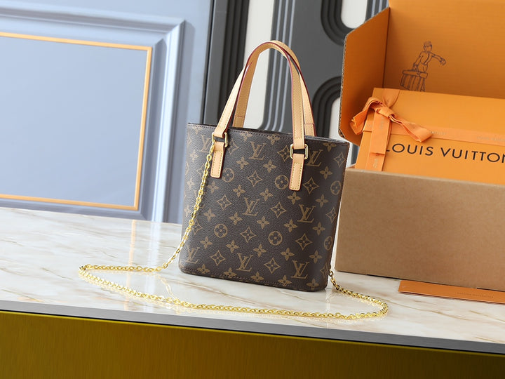 New iconic letter tote bag