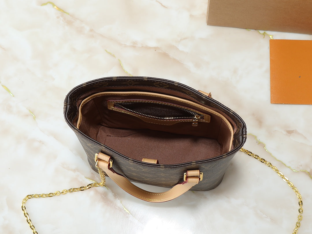 New iconic letter tote bag