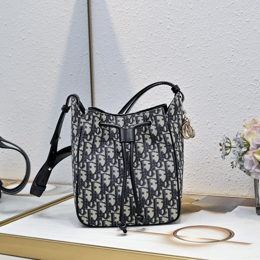 Three-color printed drawstring bucket bag