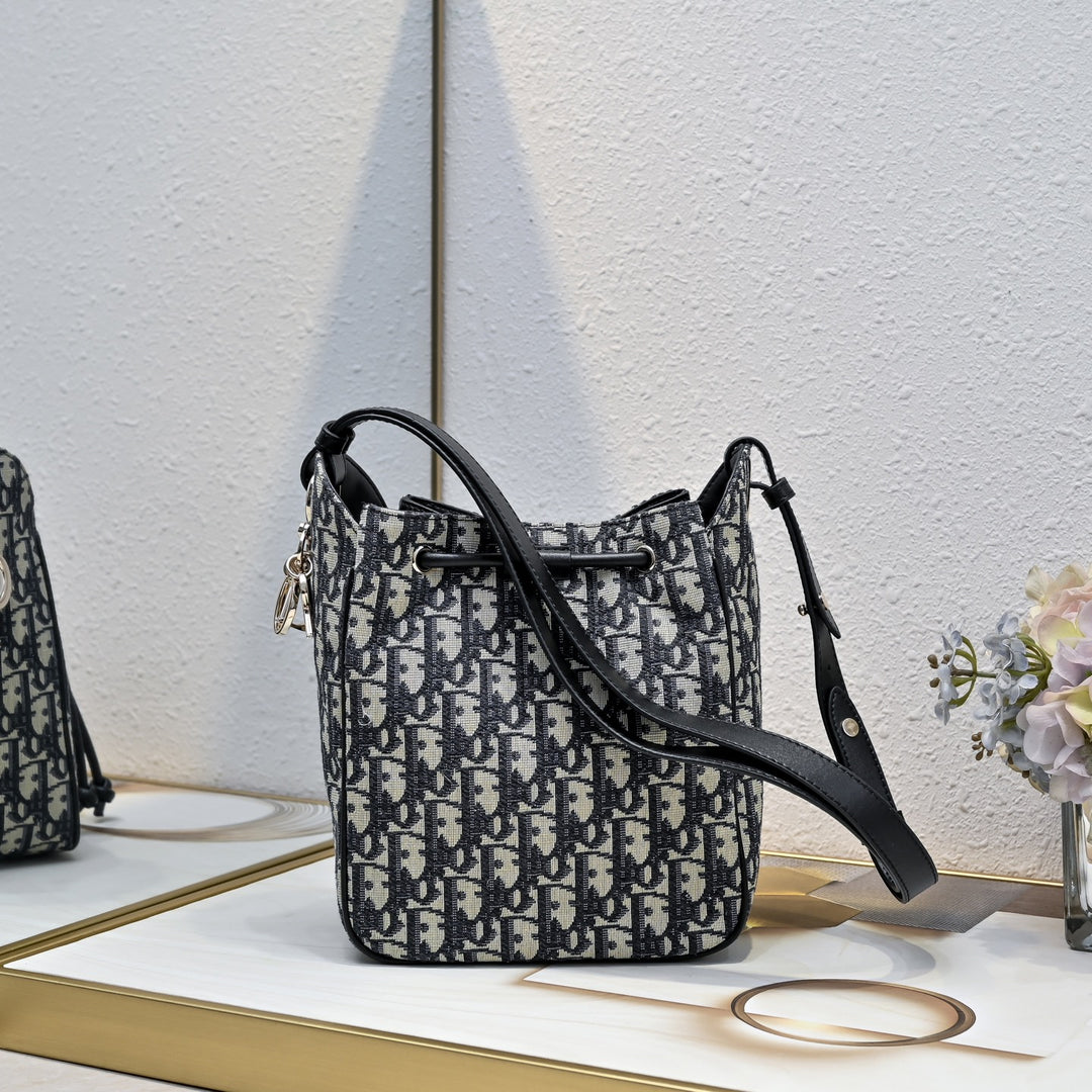 Three-color printed drawstring bucket bag