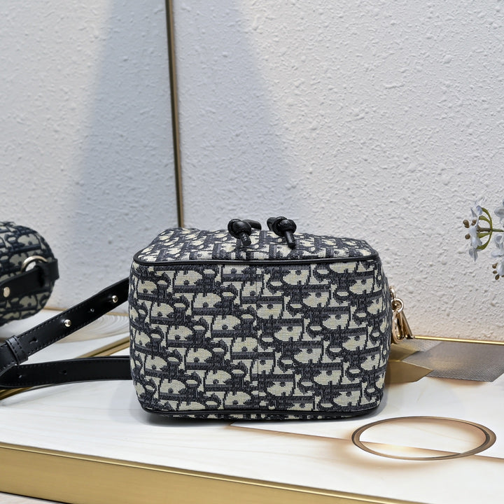 Three-color printed drawstring bucket bag