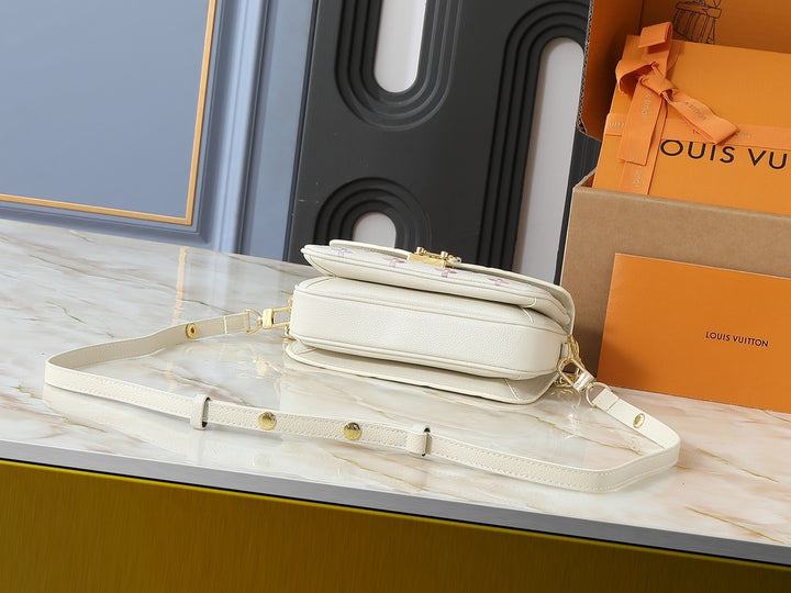 Colorful Alphabet Chain Crossbody Bag