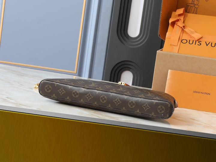 Classic letter print shell handbag