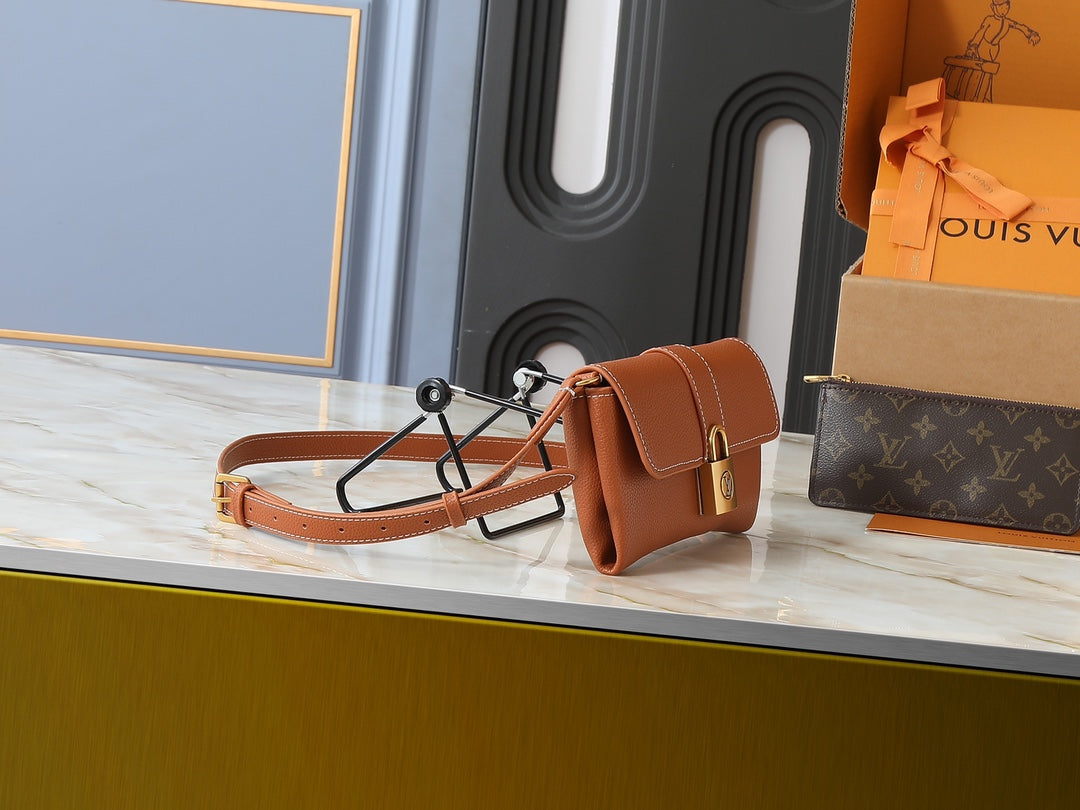 Two-in-one lock buckle leather shoulder bag