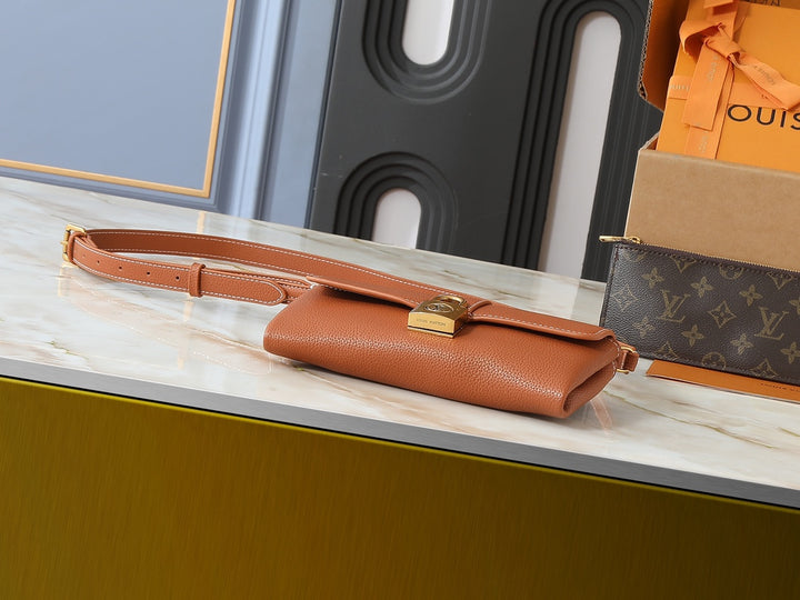 Two-in-one lock buckle leather shoulder bag