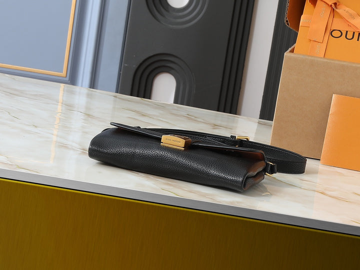 Two-in-one lock buckle leather shoulder bag