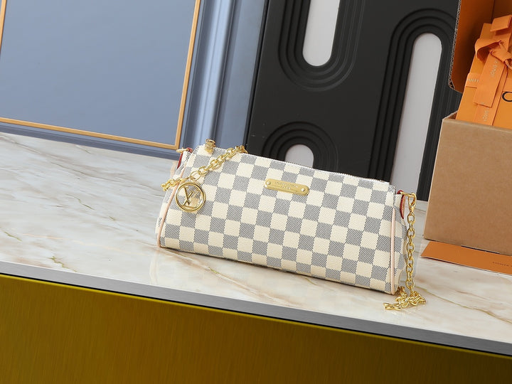 3 stylish plaid chain bags