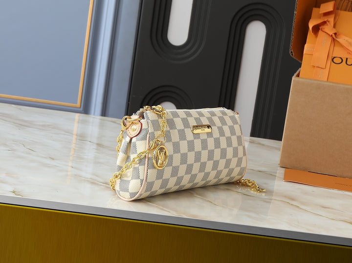 3 stylish plaid chain bags