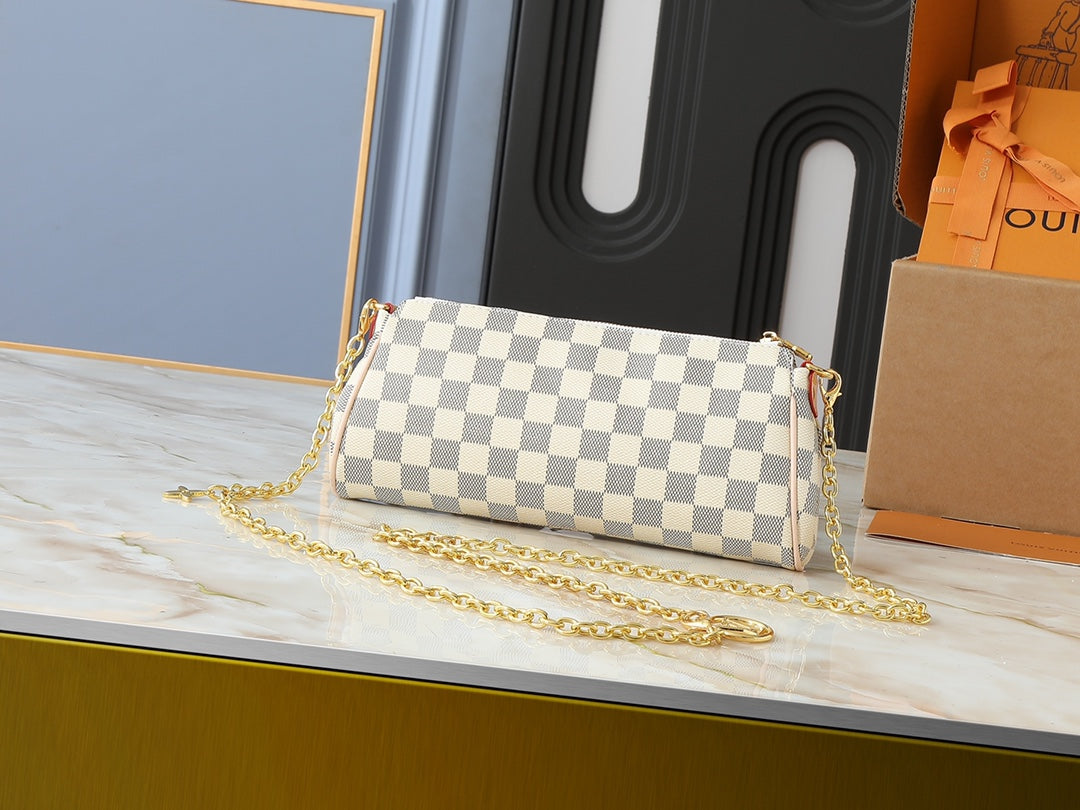 3 stylish plaid chain bags