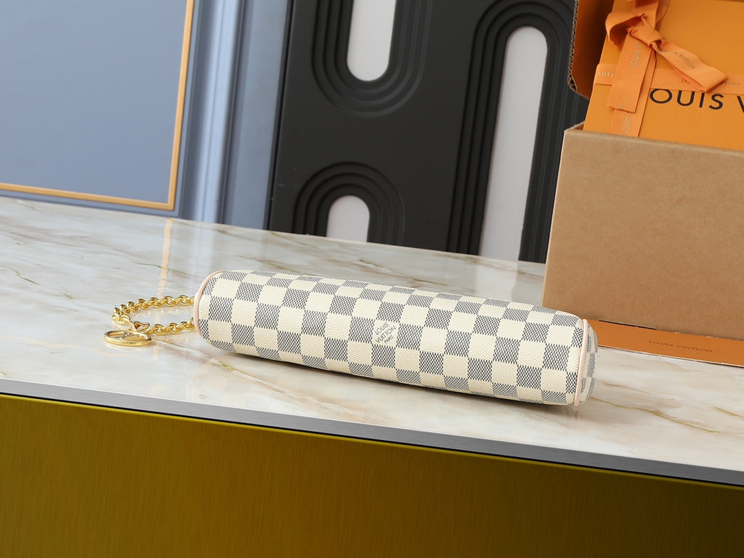 3 stylish plaid chain bags