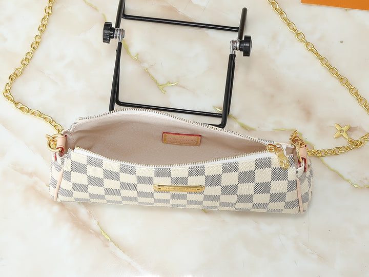 3 stylish plaid chain bags