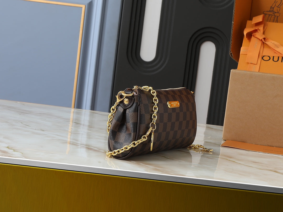 3 stylish plaid chain bags