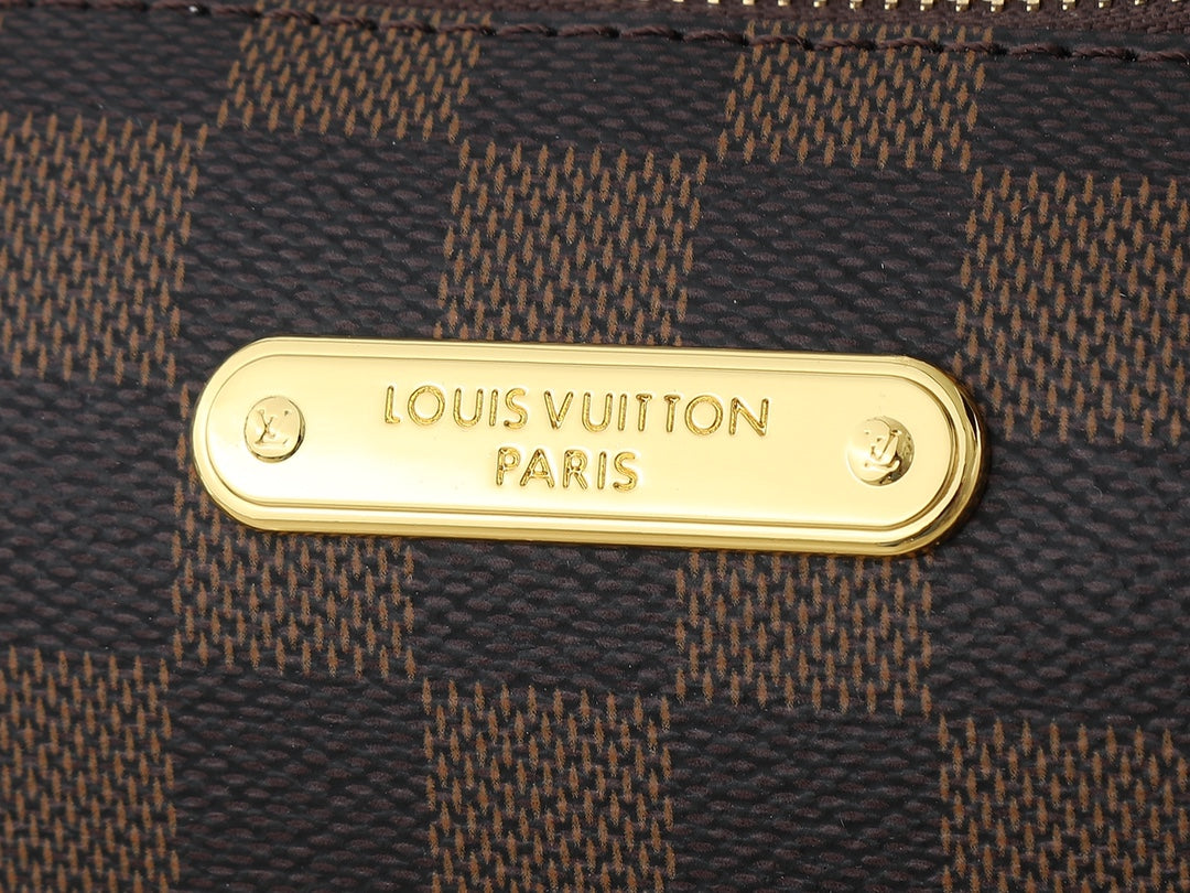 3 stylish plaid chain bags