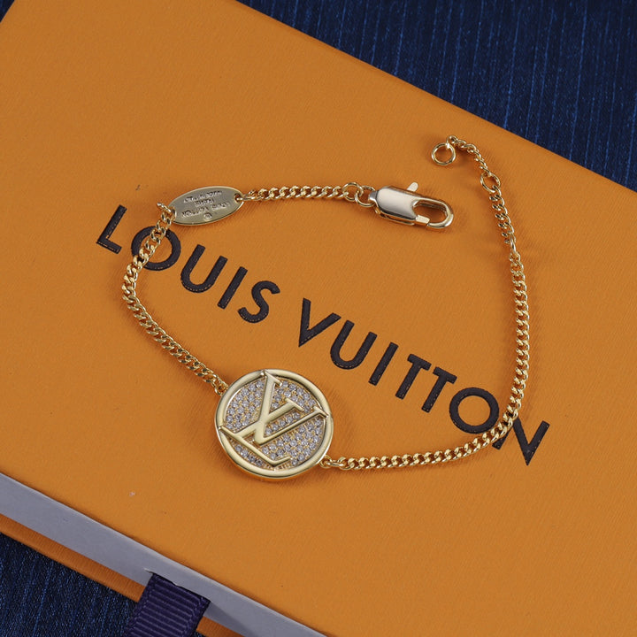 High-end Custom Round Pendant Bracelet