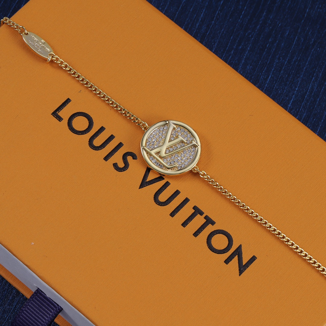 High-end Custom Round Pendant Bracelet