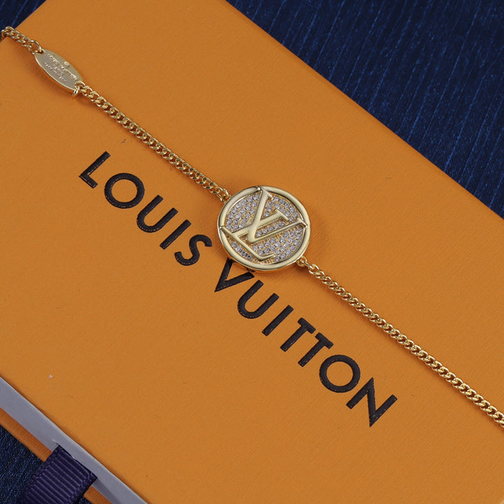 High-end Custom Round Pendant Bracelet