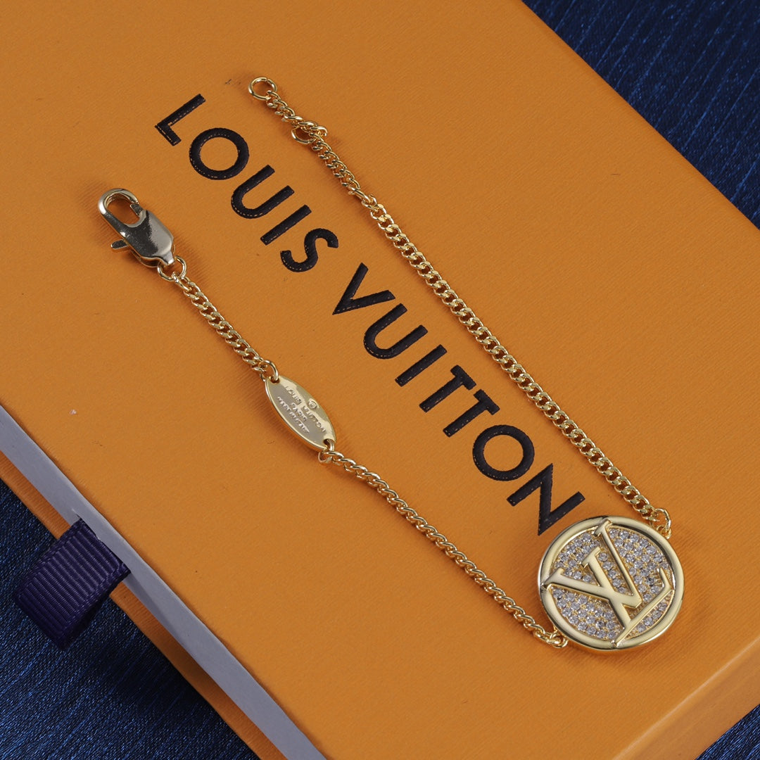 High-end Custom Round Pendant Bracelet