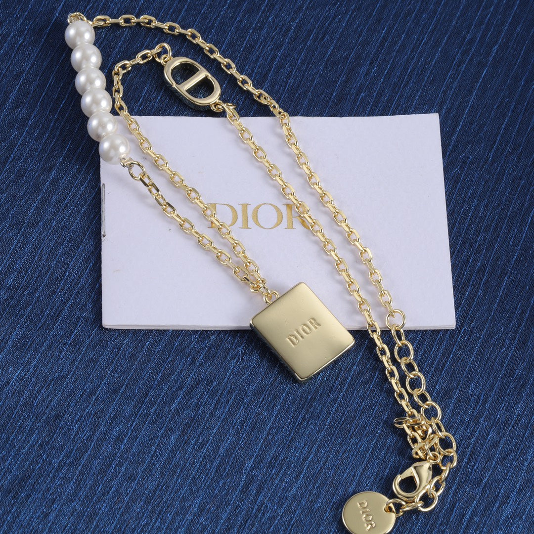 Pearl - Decorated Gold Chain Necklace