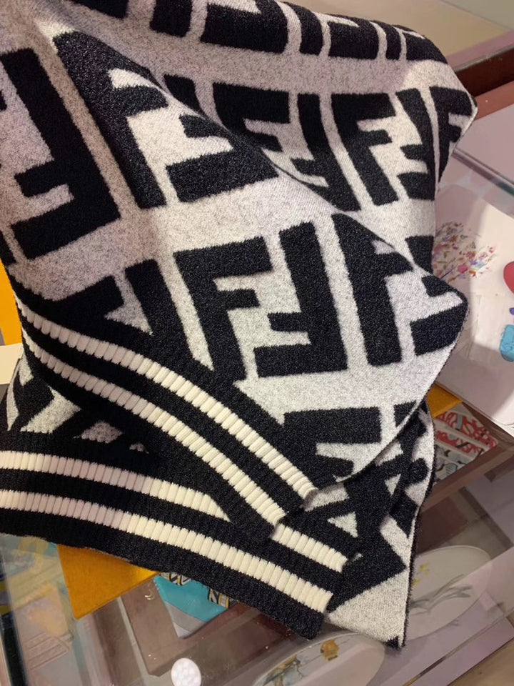 Two-color double F-striped scarf