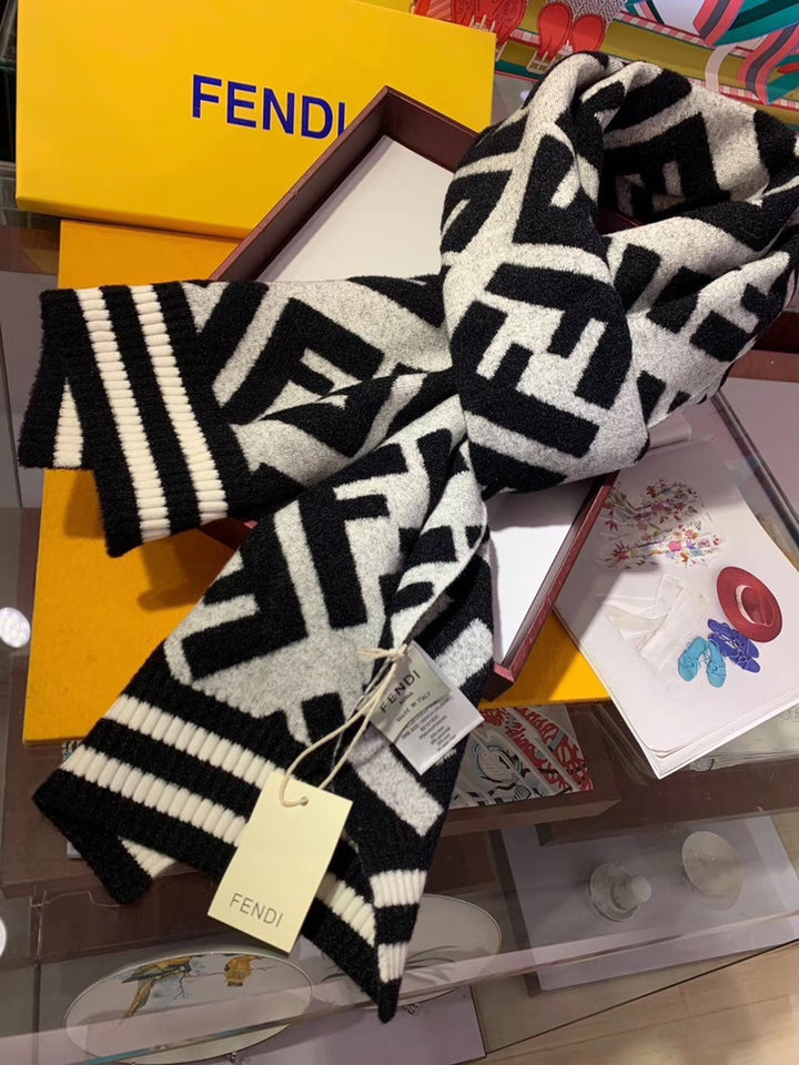 Two-color double F-striped scarf