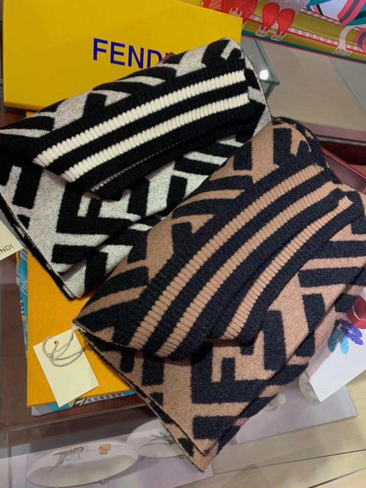 Two-color double F-striped scarf