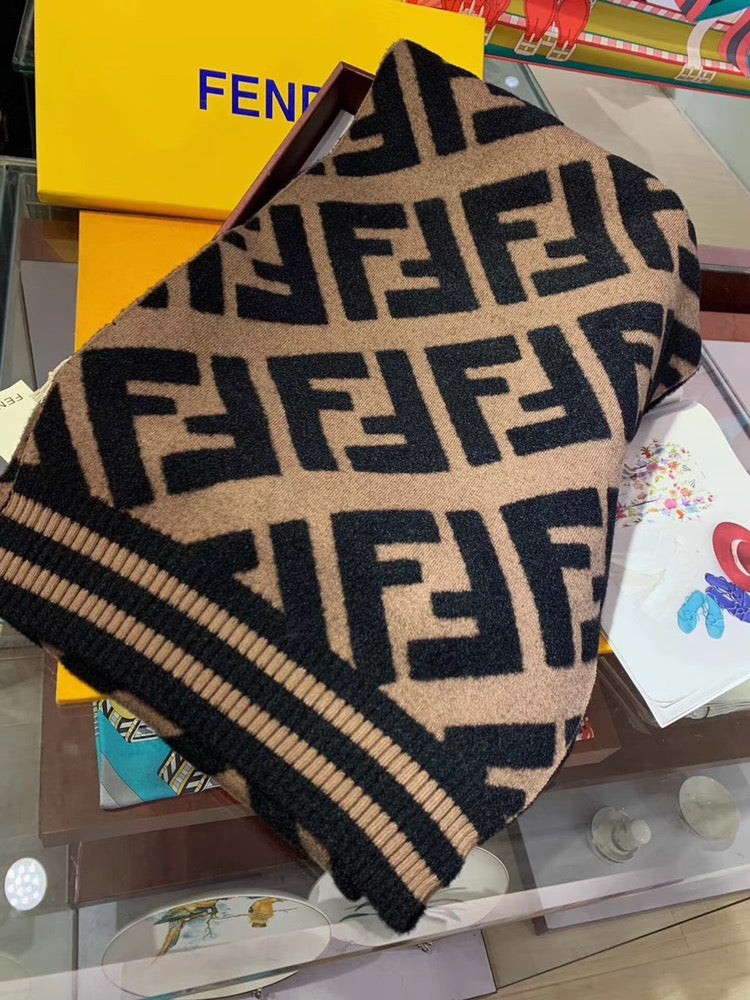 Two-color double F-striped scarf
