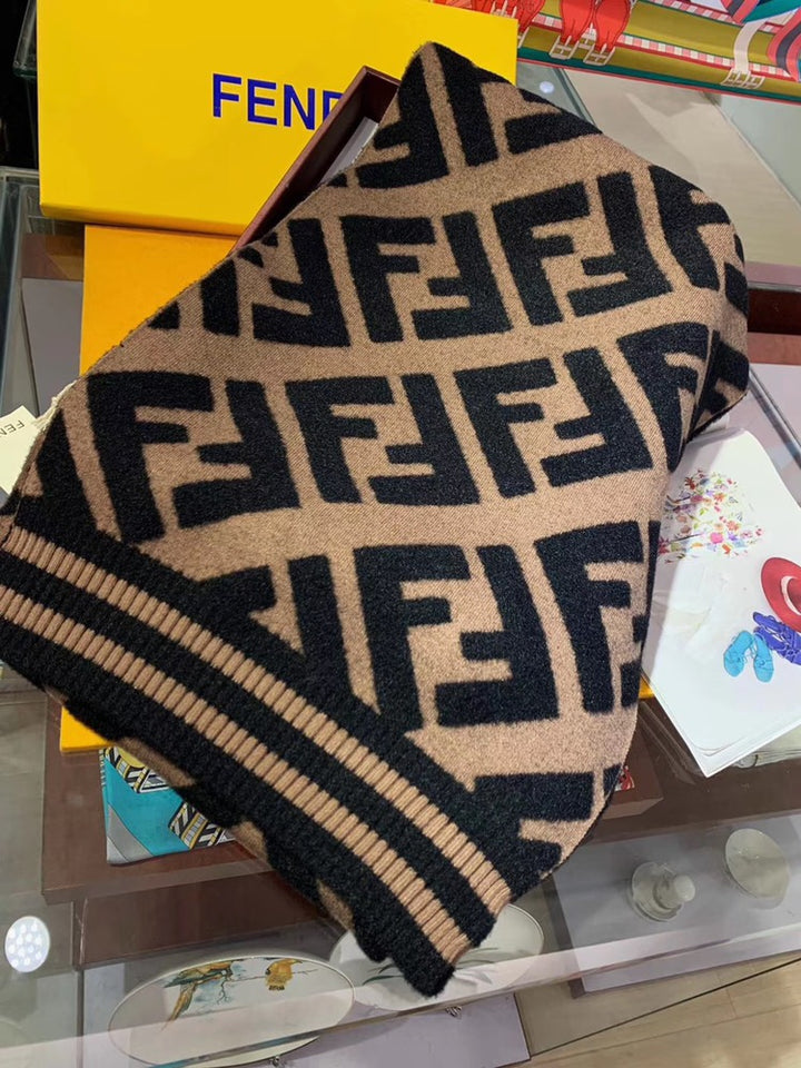 Two-color double F-striped scarf