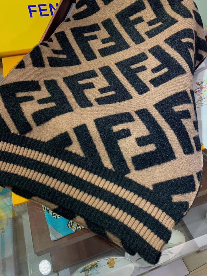 Two-color double F-striped scarf