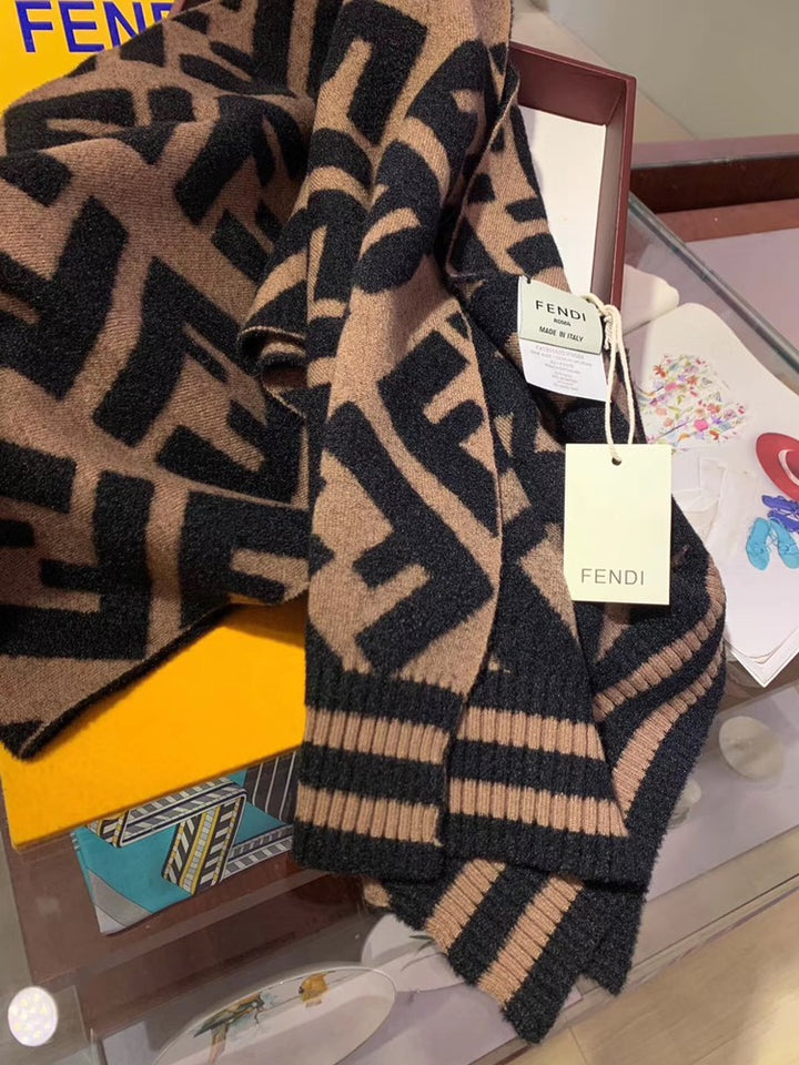 Two-color double F-striped scarf
