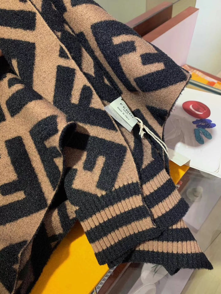 Two-color double F-striped scarf