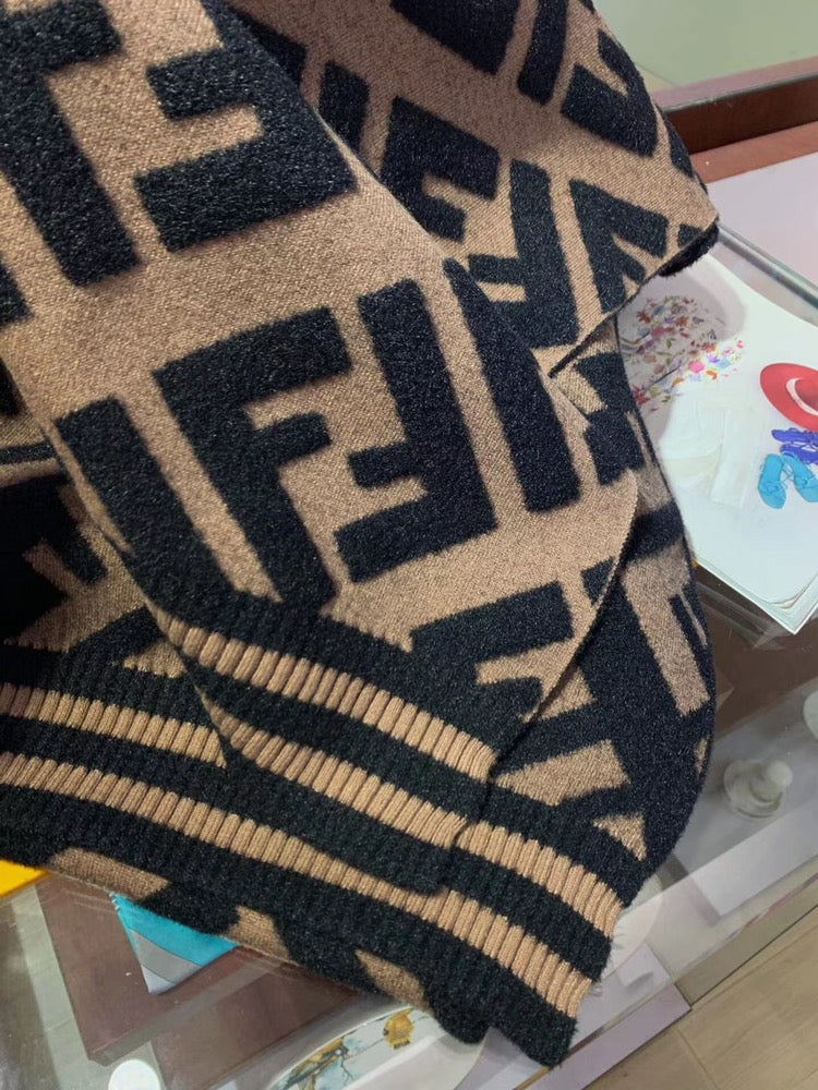 Two-color double F-striped scarf