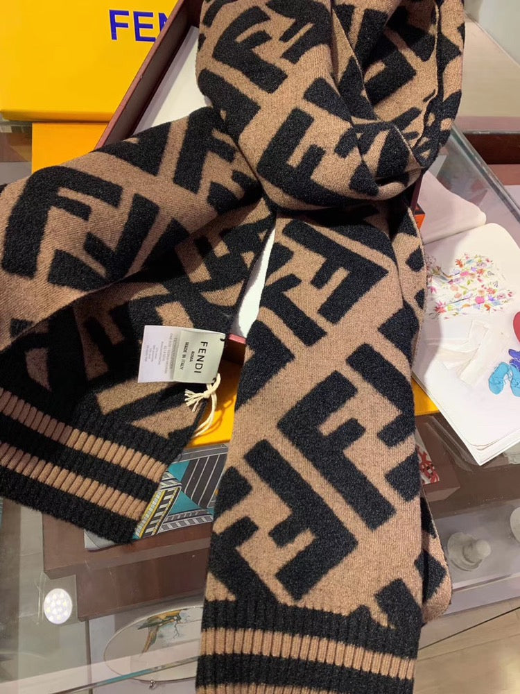 Two-color double F-striped scarf