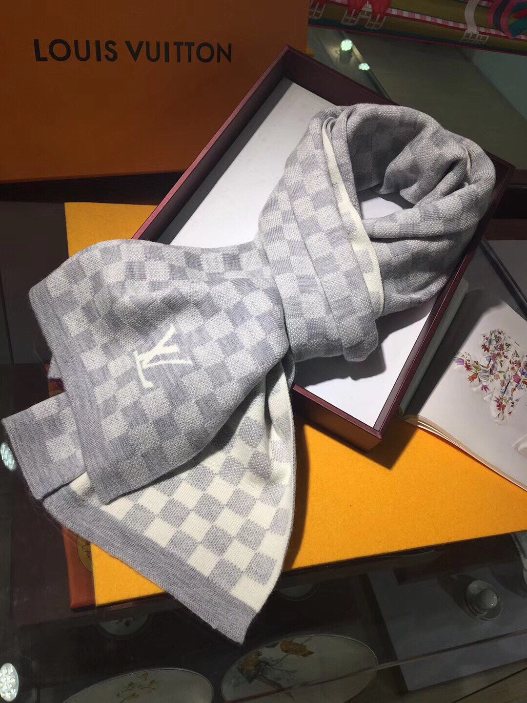 Two-tone plaid scarf
