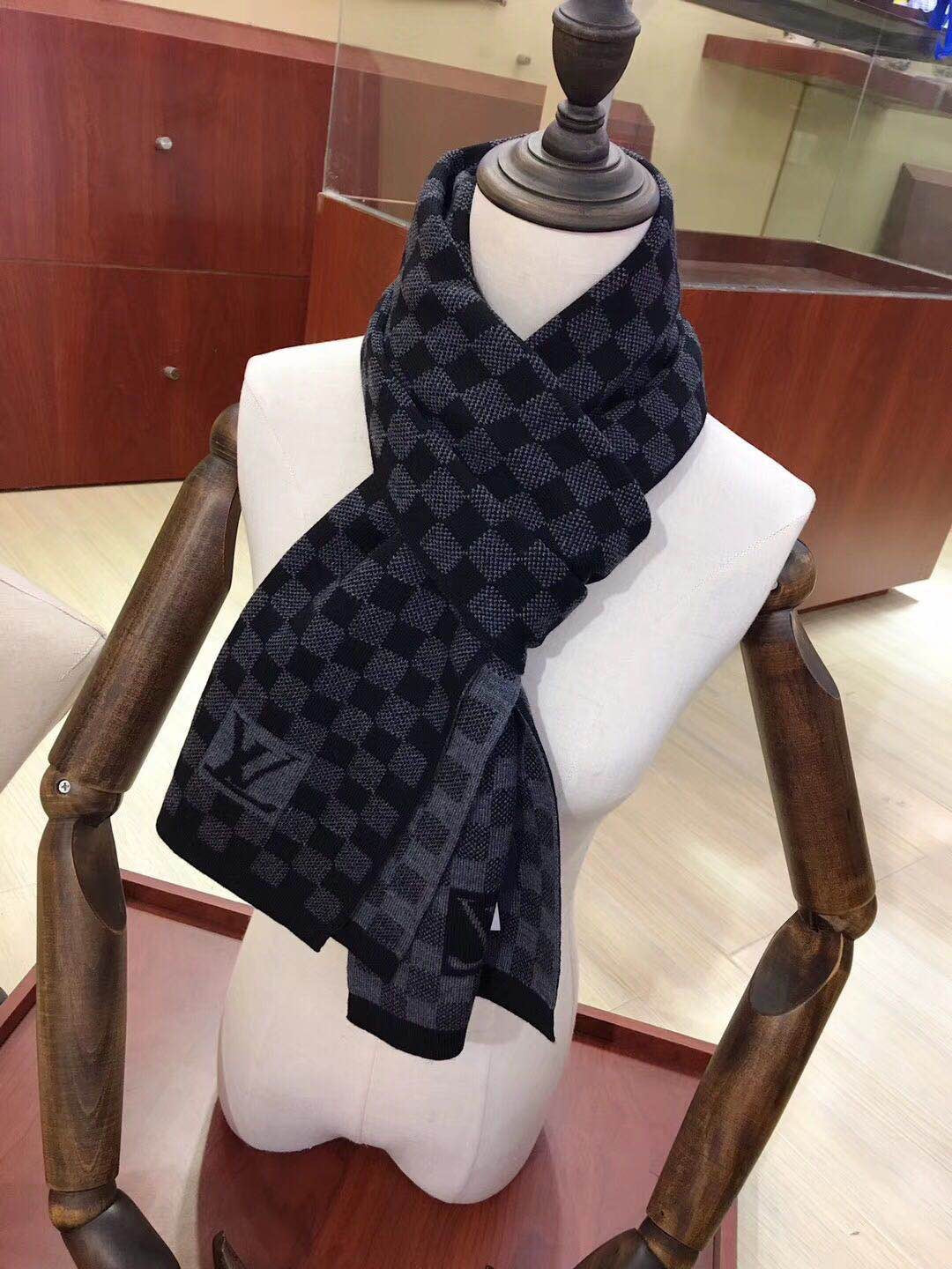 Two-tone plaid scarf