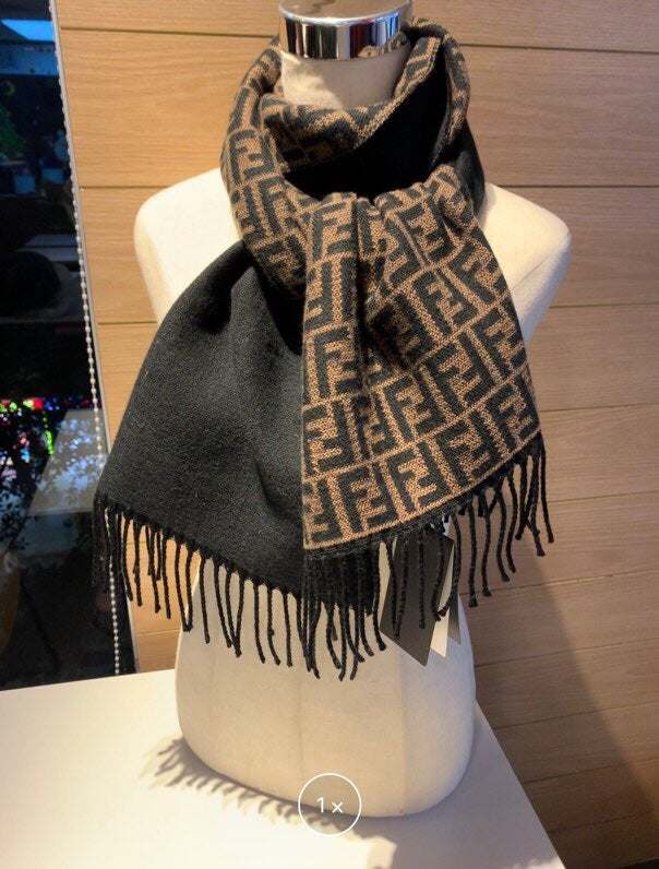 Double F printed tassel knit scarf