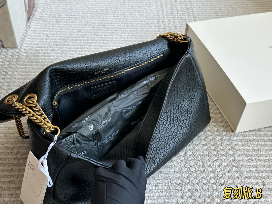 Fashionable Textured Black Chain Handbag