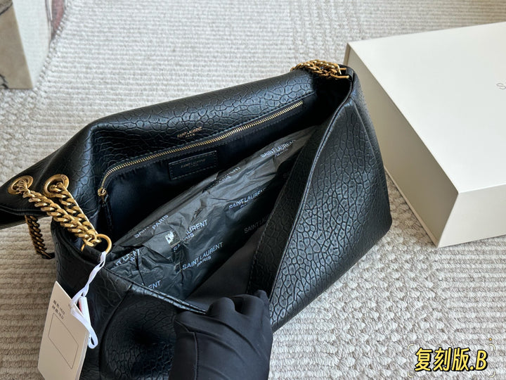 Fashionable Textured Black Chain Handbag