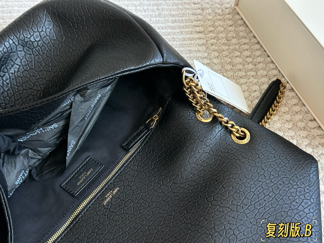 Fashionable Textured Black Chain Handbag