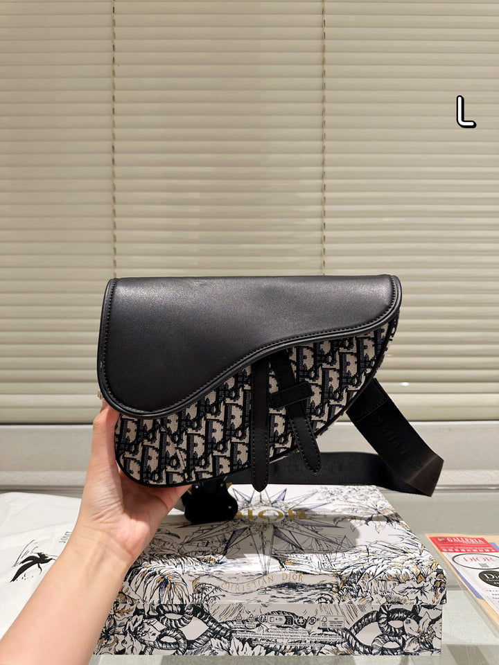 4-color elegant printed saddle bag