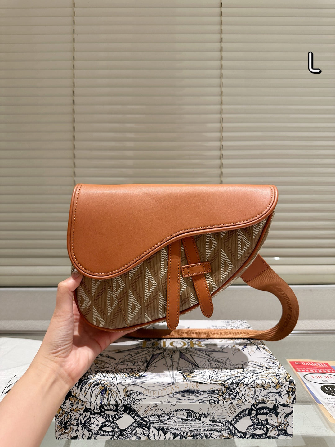 4-color elegant printed saddle bag