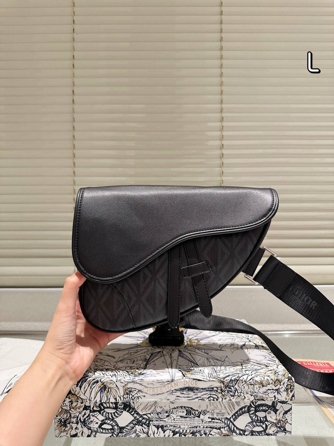 4-color elegant printed saddle bag